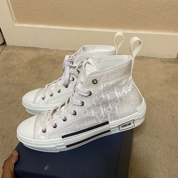 Wore them only once for graduation nd trynna get rid off them - Picture 2 of 3